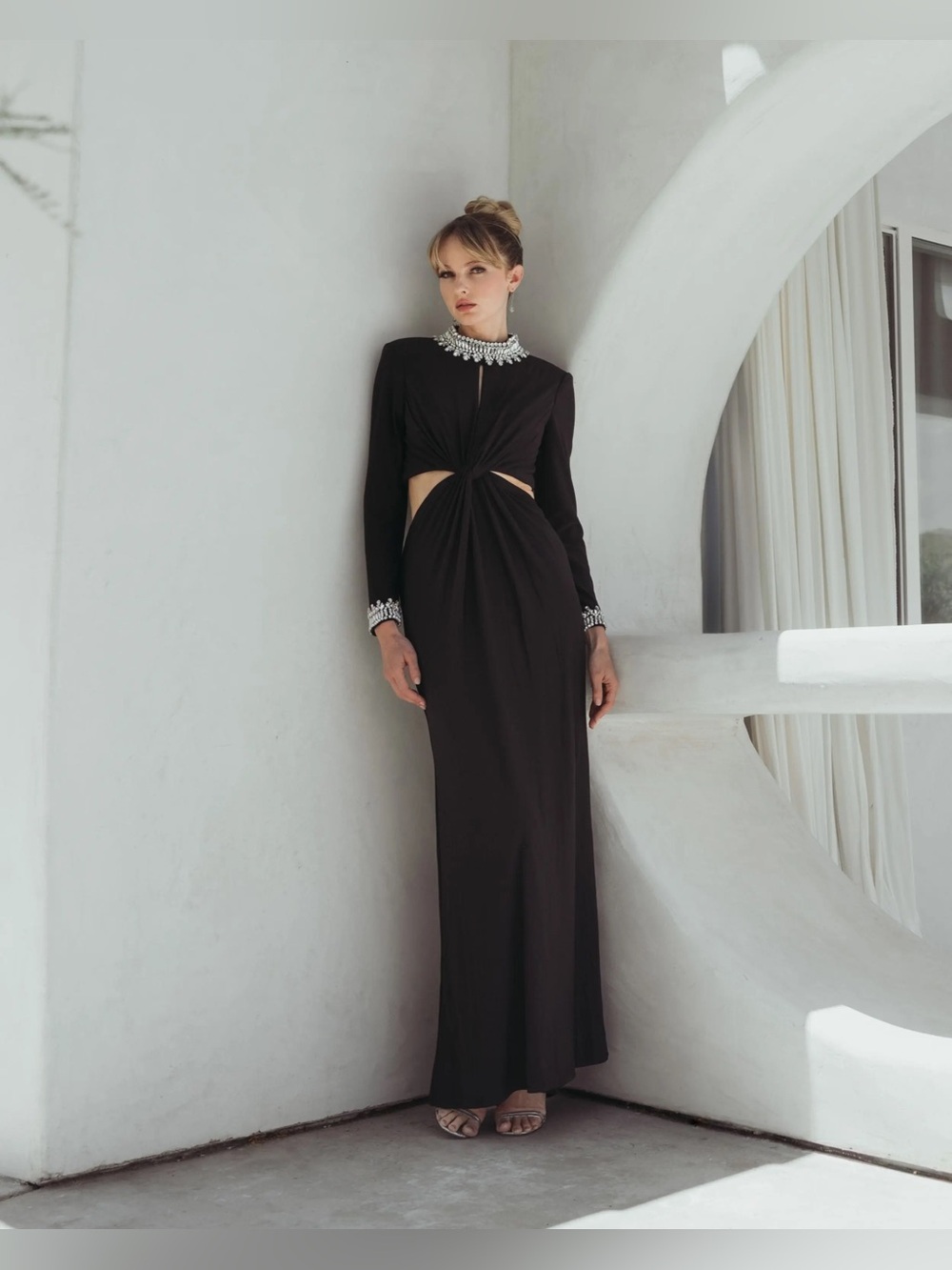 MAC DUGGAL
Black Embellished Jersey Long Sleeve Cut Out Evening Gown Size XS